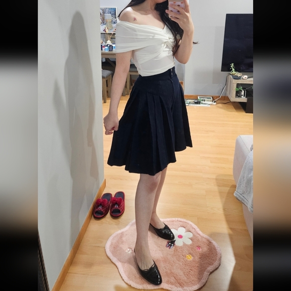 CHANEL Navy Flowy Short/Skirt - Picture 3 of 10